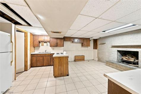 71 23rd Street NW Barberton OH 44203