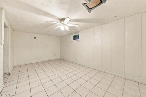 71 23rd Street NW Barberton OH 44203