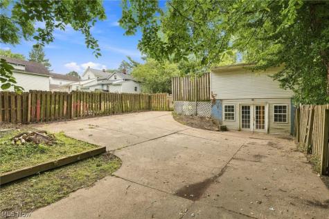 71 23rd Street NW Barberton OH 44203