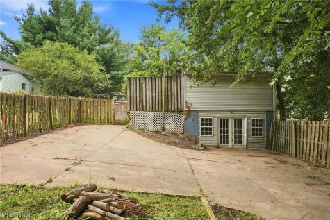 71 23rd Street NW Barberton OH 44203