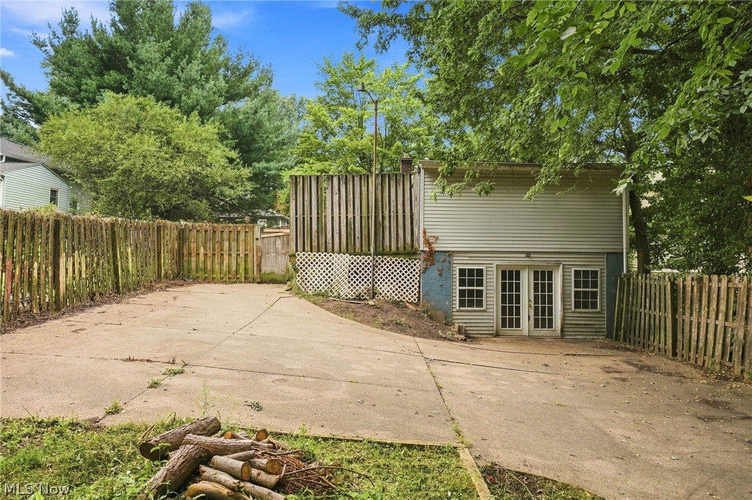 71 23rd Street NW Barberton OH 44203