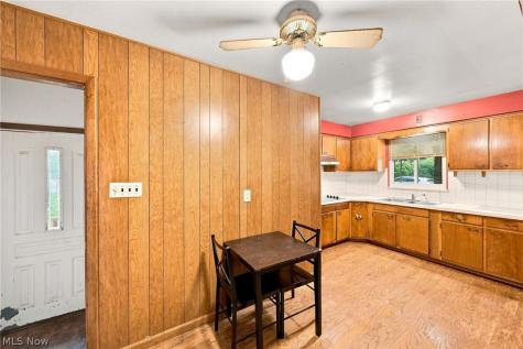71 23rd Street NW Barberton OH 44203