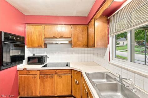 71 23rd Street NW Barberton OH 44203