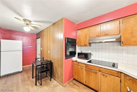 71 23rd Street NW Barberton OH 44203