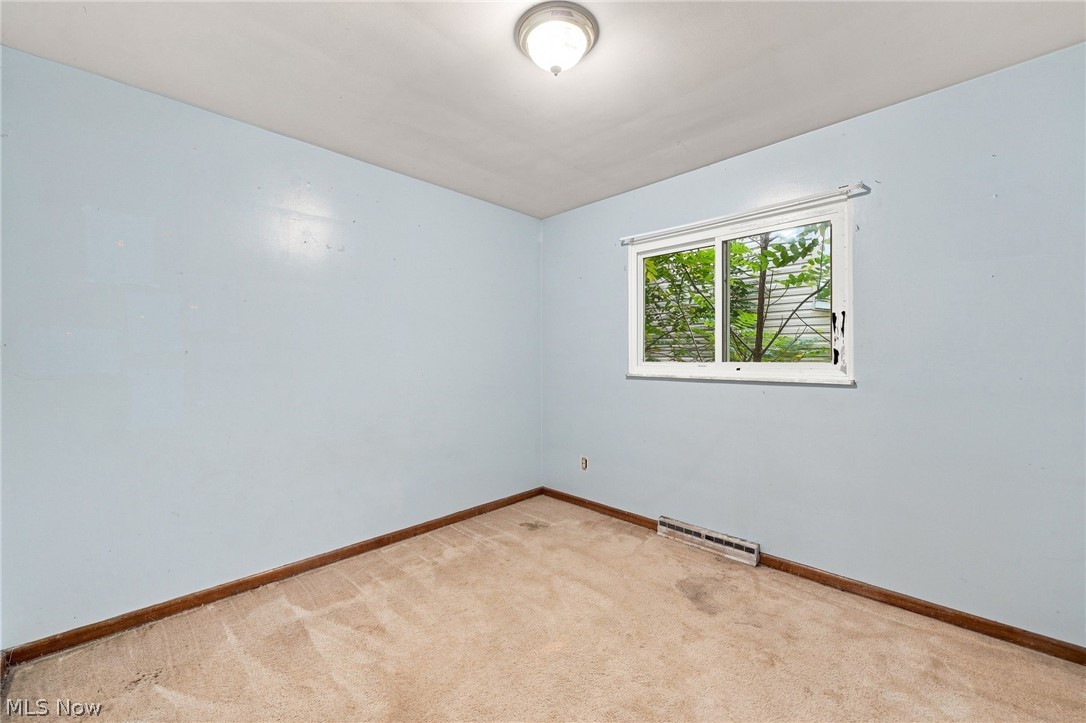 71 23rd Street NW Barberton OH 44203