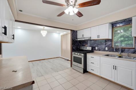 2207 Oaklawn Drive Parma OH 44134
