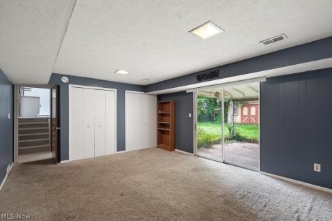 2207 Oaklawn Drive Parma OH 44134
