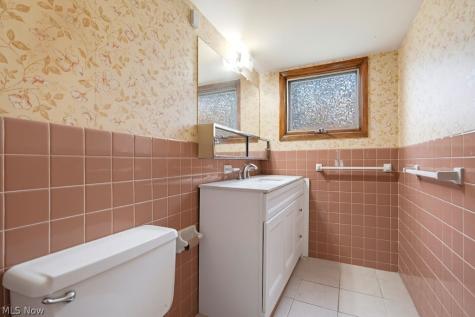 2207 Oaklawn Drive Parma OH 44134