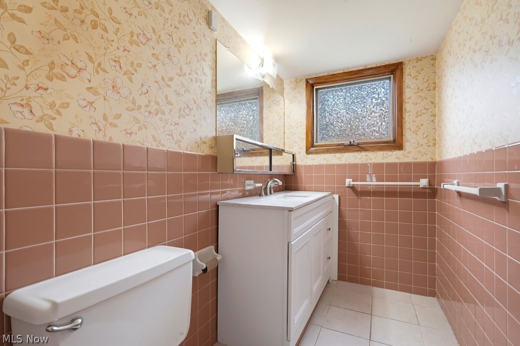 2207 Oaklawn Drive Parma OH 44134