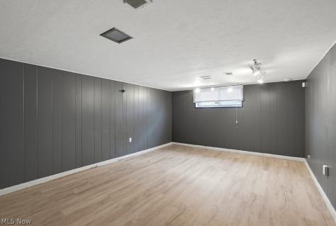 2207 Oaklawn Drive Parma OH 44134