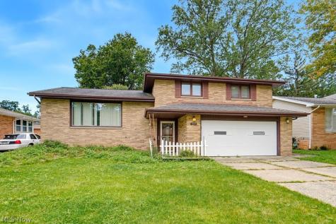 2207 Oaklawn Drive Parma OH 44134