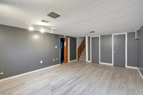 2207 Oaklawn Drive Parma OH 44134