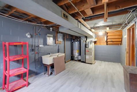 2207 Oaklawn Drive Parma OH 44134