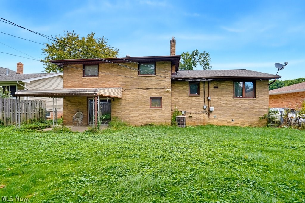 2207 Oaklawn Drive Parma OH 44134