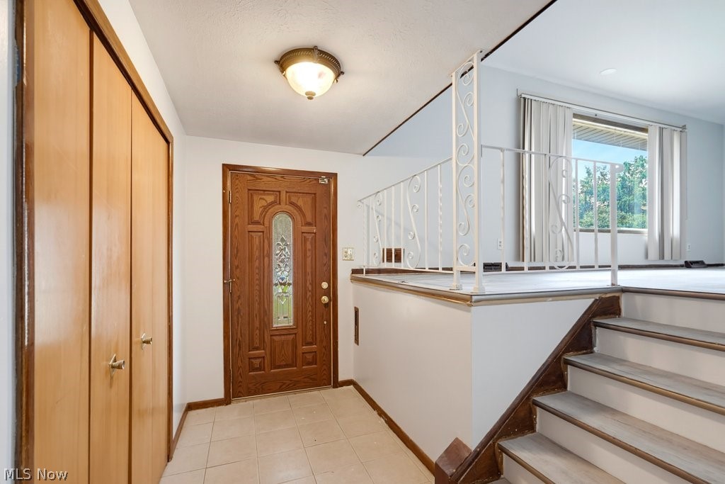 2207 Oaklawn Drive Parma OH 44134