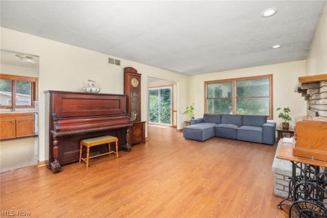 364 Garner Drive Mogadore OH 44260
