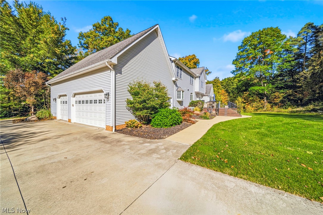 10893 Lakebrook Drive Kirtland OH 44094