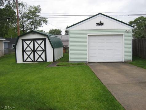 2319 Bollinger Avenue NE Canton OH 44705