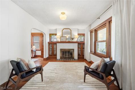 2219 Carabel Avenue Lakewood OH 44107