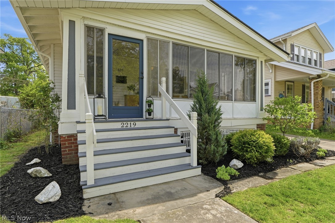 2219 Carabel Avenue Lakewood OH 44107