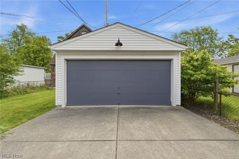 2219 Carabel Avenue Lakewood OH 44107