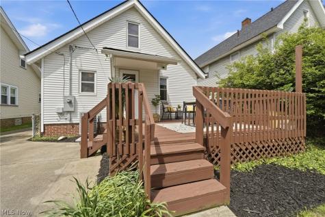 2219 Carabel Avenue Lakewood OH 44107