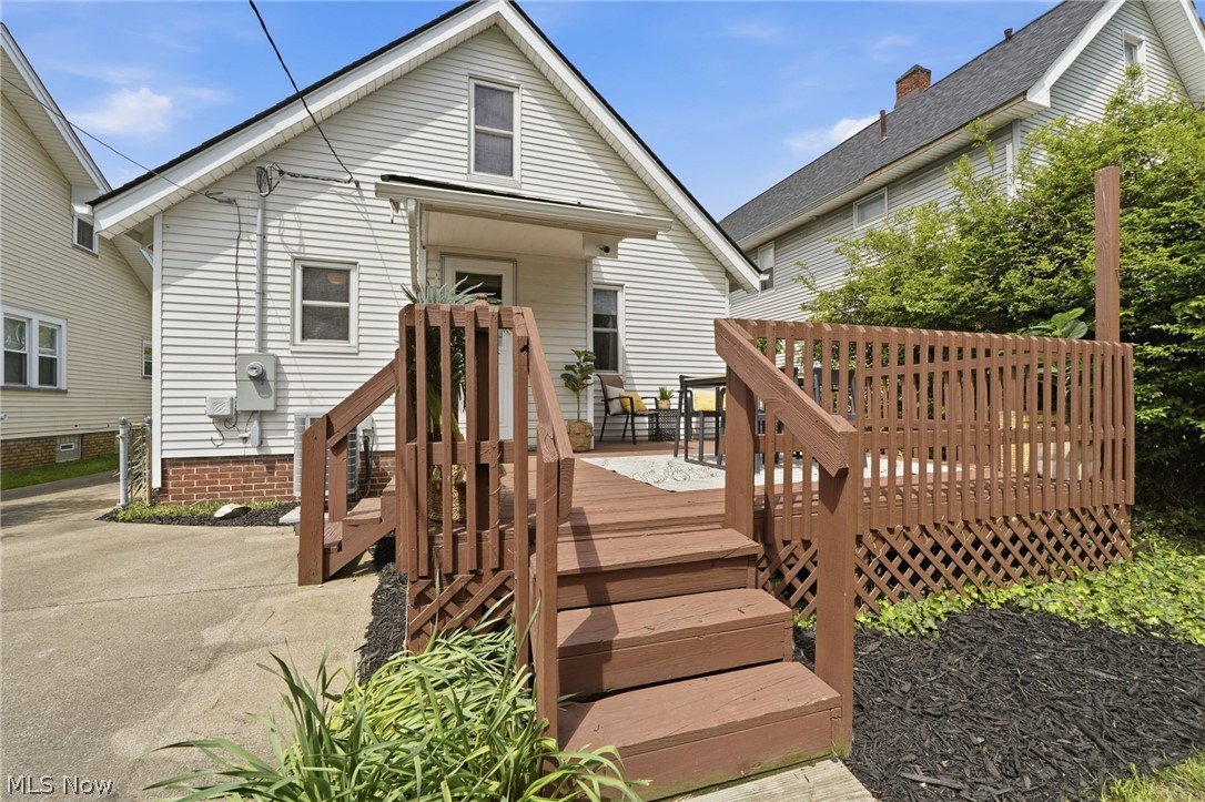 2219 Carabel Avenue Lakewood OH 44107