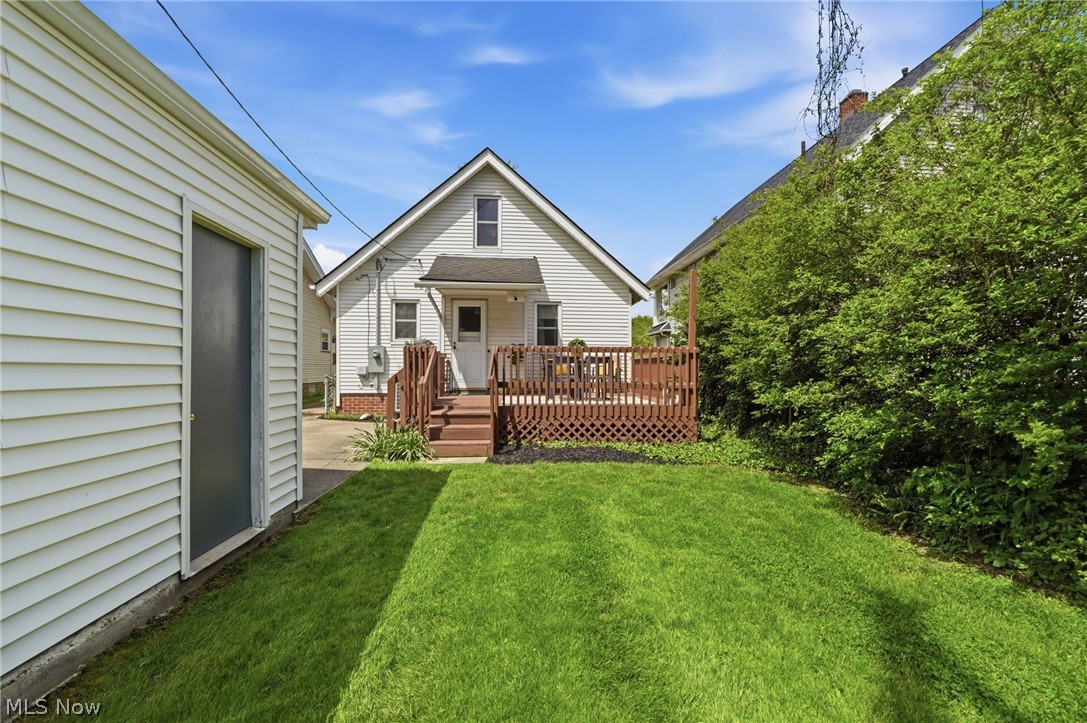2219 Carabel Avenue Lakewood OH 44107