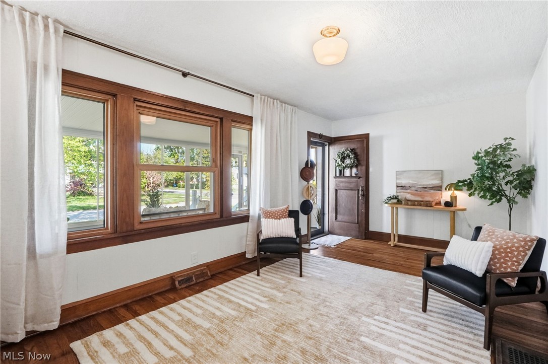 2219 Carabel Avenue Lakewood OH 44107
