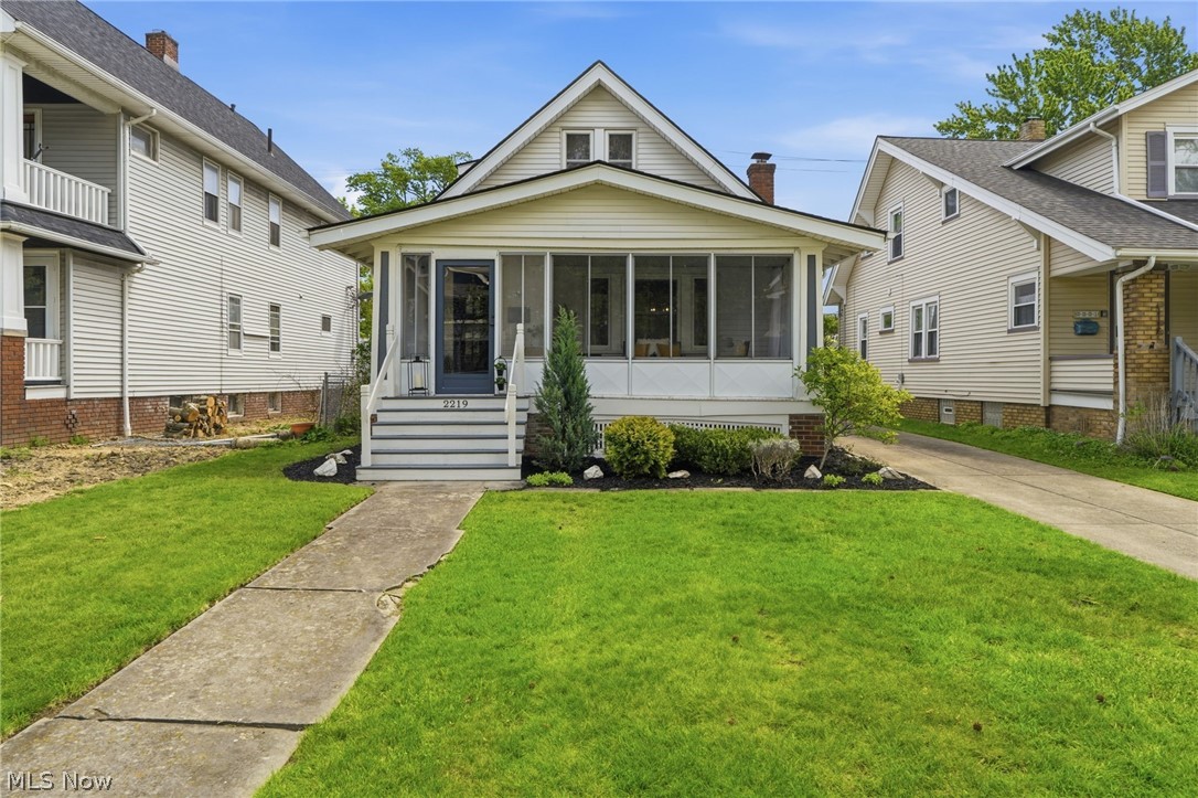 2219 Carabel Avenue Lakewood OH 44107