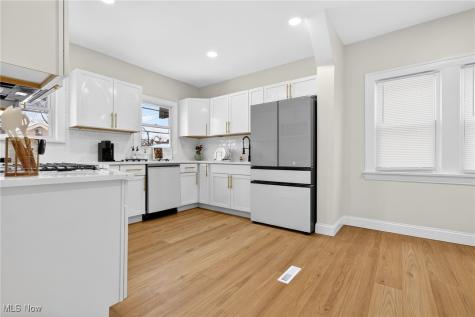 4004 E 154th Street Cleveland OH 44128