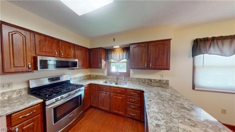 7420 Royalview Drive Parma OH 44129