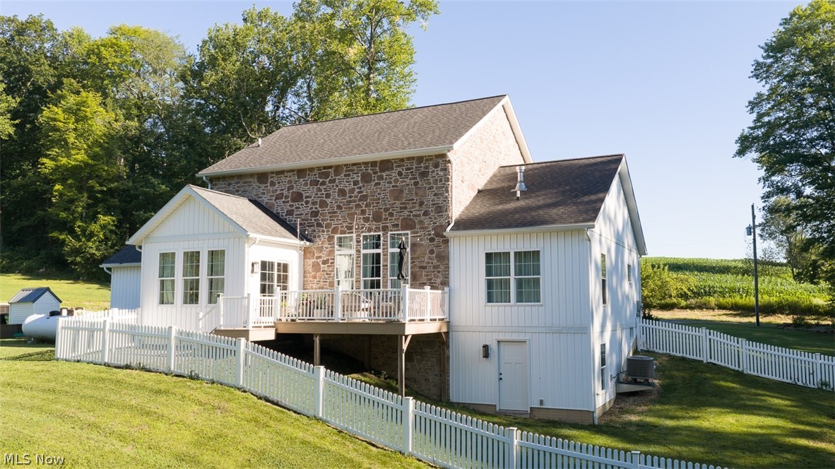 25601 Ridge Road East Rochester OH 44625