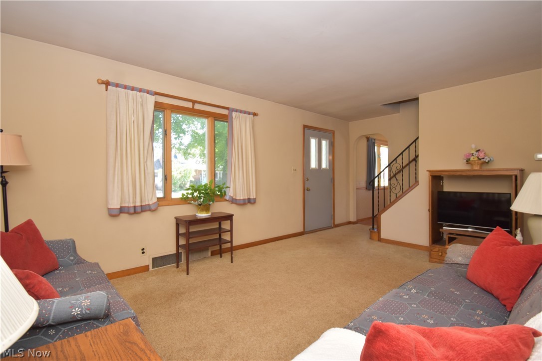512 Center Street Hubbard OH 44425