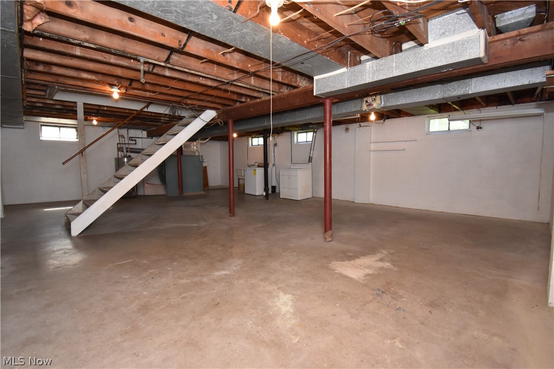 512 Center Street Hubbard OH 44425