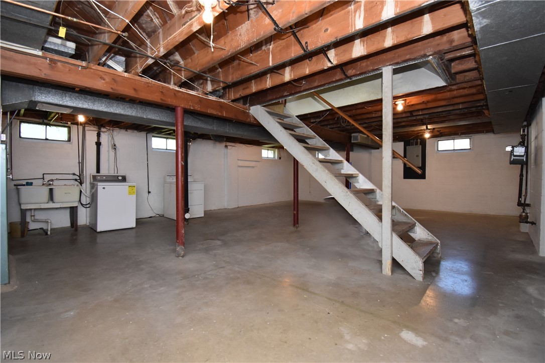 512 Center Street Hubbard OH 44425