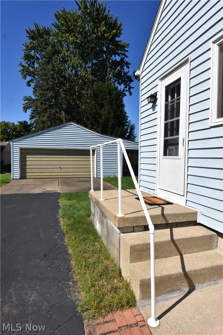 512 Center Street Hubbard OH 44425