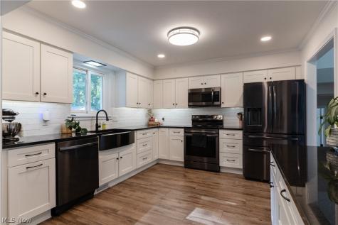 15628 Creekwood Lane Strongsville OH 44136