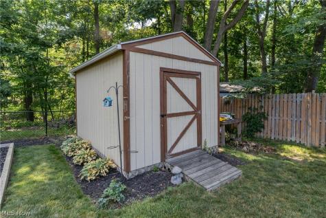 15628 Creekwood Lane Strongsville OH 44136