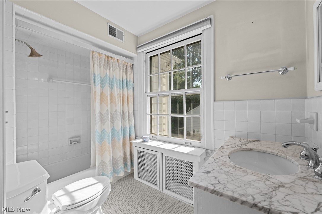 2873 Glengary Road Shaker Heights OH 44120