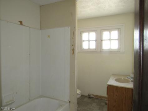 1726 Lee Road Cleveland Heights OH 44118