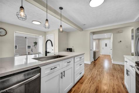 1703 Grantwood Drive Parma OH 44134