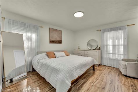 1703 Grantwood Drive Parma OH 44134