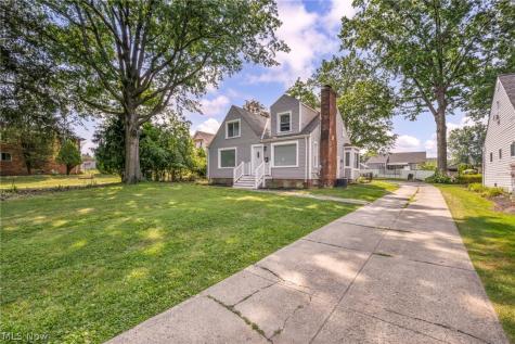 1703 Grantwood Drive Parma OH 44134