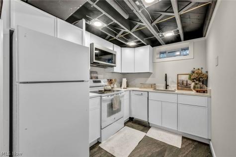 1703 Grantwood Drive Parma OH 44134