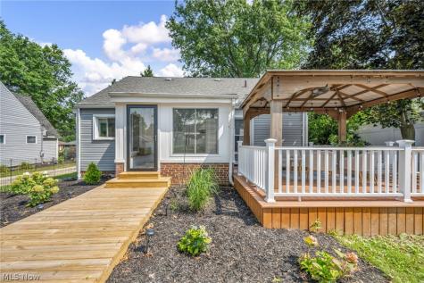 1703 Grantwood Drive Parma OH 44134
