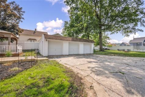 1703 Grantwood Drive Parma OH 44134