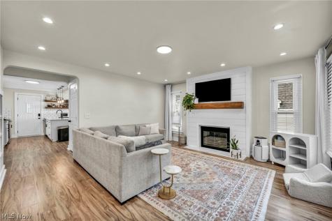 1703 Grantwood Drive Parma OH 44134