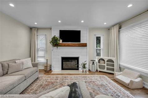1703 Grantwood Drive Parma OH 44134