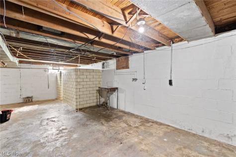 1602 Cherry Avenue NE Canton OH 44714